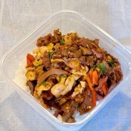 ข้าวราดผัดกะเพรารวมบก