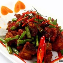 ผัดพริกขิงหมูกรอบ