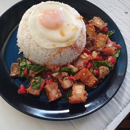 กระเพาหมูกรอบ