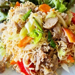 ยำมาม่าหมูสับ