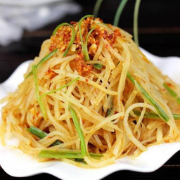 凉拌土豆丝 ยำมันฝรั่ง