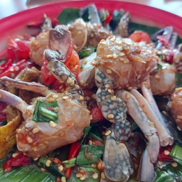 ยำปูม้าสด