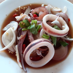 ยำปลาหมึก