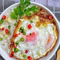 ข้าวไข่ดาว น้ำปลาพริก (ไข่ดาว 2 ฟอง)