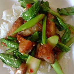 คะน้าหมูกรอบ