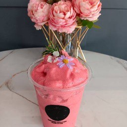 สตอเบอร์รี่-นมสด ปั่น fredh milk strawberry shake