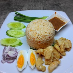 ข้าวผัดน้ำพริกลงเรือไก่