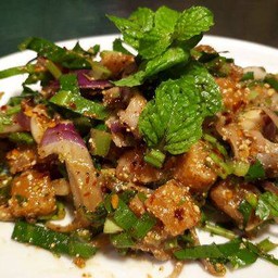 น้ำตกคอหมูย่าง