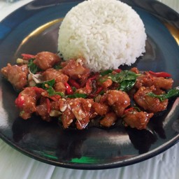 กระเพาไก่กรอบ