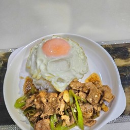 ข้าวไก่ผัดพริกหยวก
