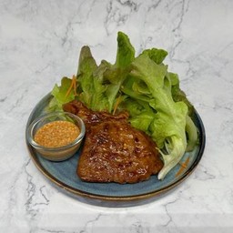 สลัดหมูย่าง