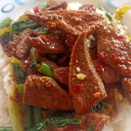 ผัดกระเพราตับหมูไข่ดาว(ราดข้าว)