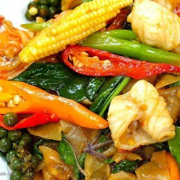 เส้นใหญ่ผัดขี้เมา