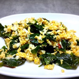 ใบเหลียงผัดไข่