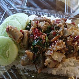 ข้าวกระเพราไส้อ่อน