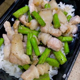 ข้าวผัดถั่วหมูสามชั้น