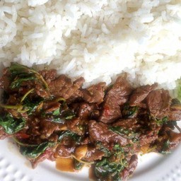 ข้าวกะเพราเนื้อ