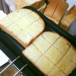 ปังปิ้งเนยนมน้ำตาล