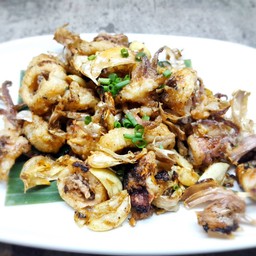 ปลาหมึกทอดกระเทียม