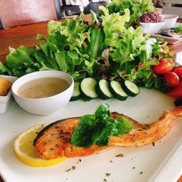 สลัดแซลมอนกริล