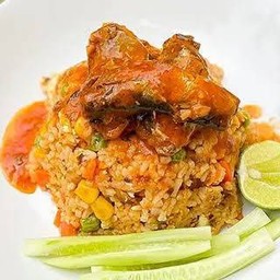 ข้าวผัดปลากระป๋อง