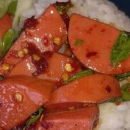 ข้าวกระเพราไส้กรอกแดงใส่หมูสับ