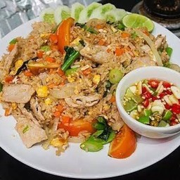 ข้าวผัดหมูชิ้น