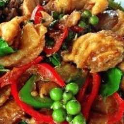 ข้าวผัดฉ่าไก่ใบโหระพา