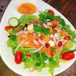 ยำสลัดแซลมอนสด