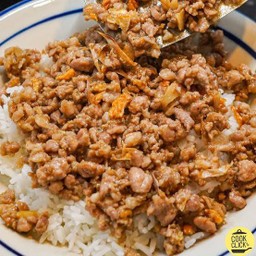 ข้าวหมูสับผัดกระเทียม