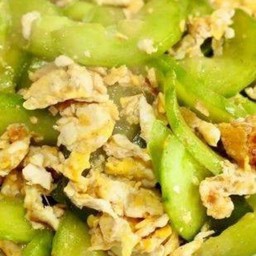 แตงกวาผัดไข่  เป็นกับ