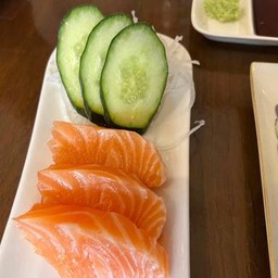 แซลม่อน ซาชิมิ 100 กรัม