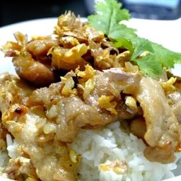 ข้าวหมูกระเทียม