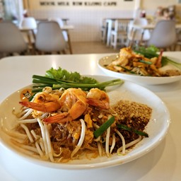 ผัดไทยกุ้งสด(เส้นจันทร์)