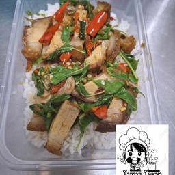 กระเพราหมูกรอบราดข้าว