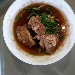 ก๋วยเตี๋ยวไก่ตุ๋นน้ำใส