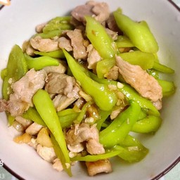 ข้าวราดผัดพริกอ่อนหมู