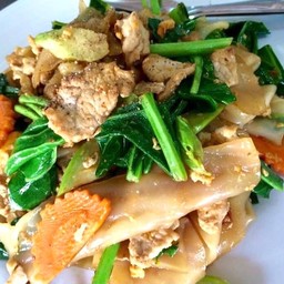 ผัดซีอิ๊วไก่