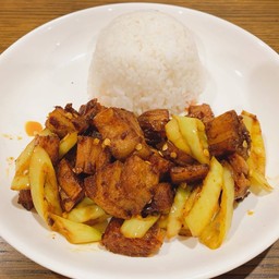 ข้าวราดผัดพริกเผาหมูกรอบเจ