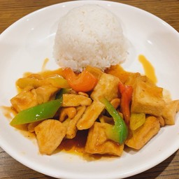 ข้าวราดเต้าหู้ผัดซอสพริกเม็ดมะม่วงเจ