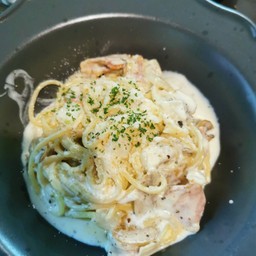 สปาเก็ตตี้เบคอนและครีม