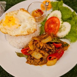 พริกแกงหมูราดข้าว