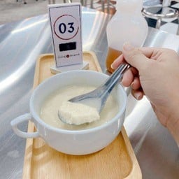 S03 น้ำเต้าหู้เต้าฮวย (ပဲနို့ Tofu Pudding)