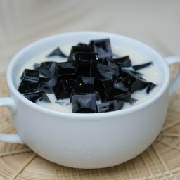 น้ำเต้าหู้เฉาก๊วย (ပဲနို့ Grass Jelly)