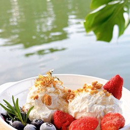 กรีกโยเกิร์ต สตอเบอรรี่ บลูเบอร์รี่