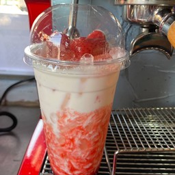 สตรอเบอร์รี่นมสด Ice Strawberry with milk