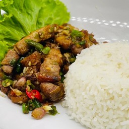 หมูกรอบผัดพริกเกลือ