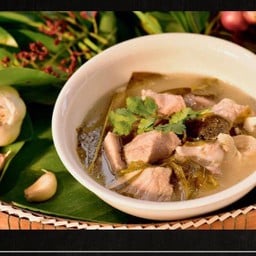 ต้มขาหมูใบชะมวง