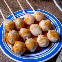 ลูกชิ้นปิ้ง หมู ไม้ละ