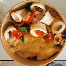 ผัดกระเพราปลาหมึกไข่ข้น